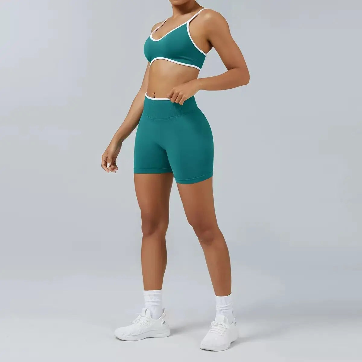 Women Seamless Colour Block Sports Outfit Padded Sports Bra Hip Lifting Yoga Shorts for Fitness Workout Set
