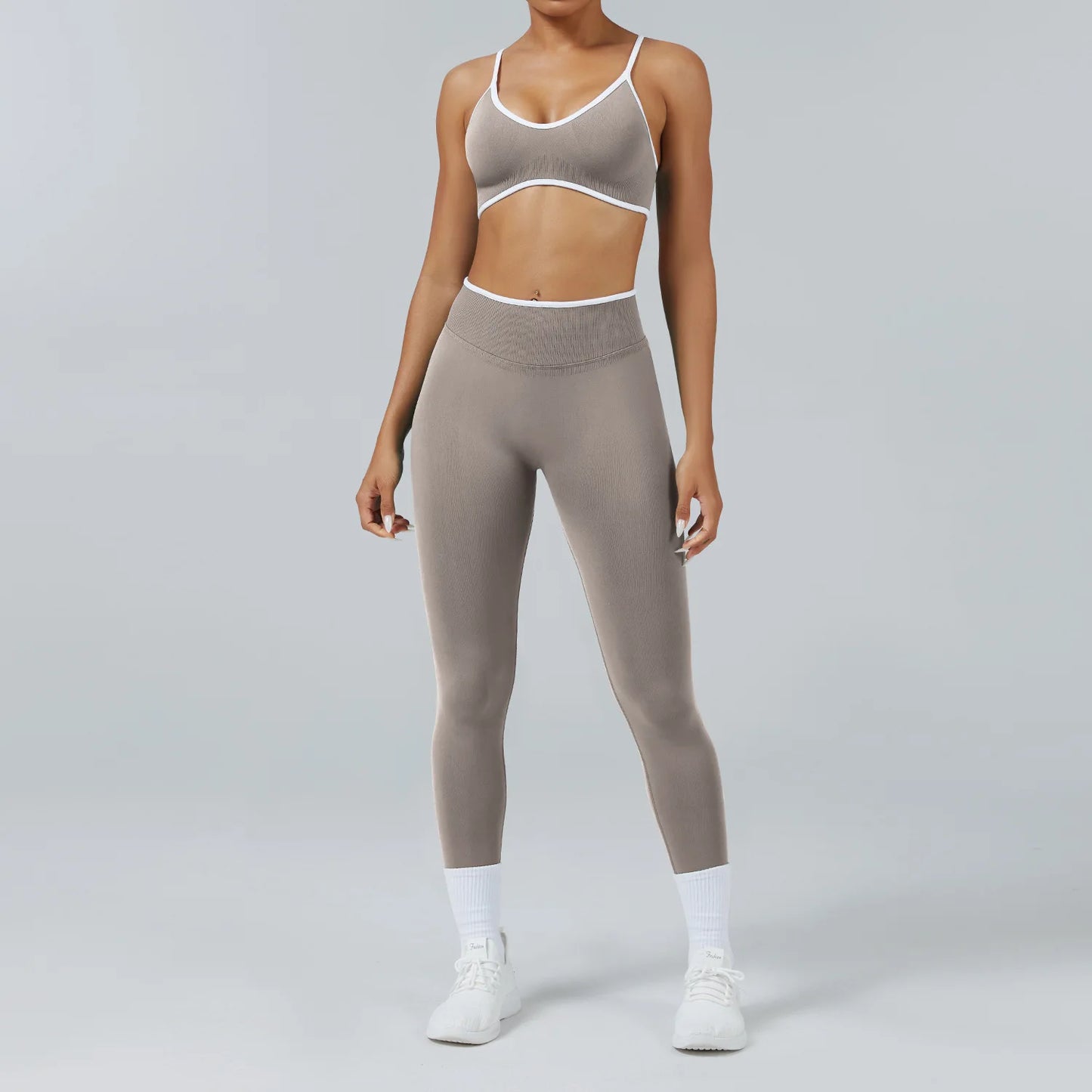 Conjunto de yoga sin costuras para mujer, sujetador acolchado, camisola, leggings de tiro alto para levantar la cadera, conjunto deportivo de 2 piezas para entrenamiento.