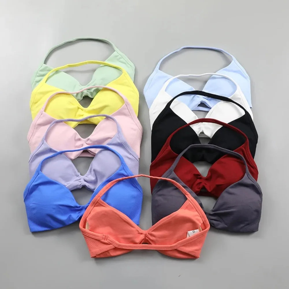 Sujetador deportivo tipo halter con tirantes y escote en V para mujer, soporte bajo, fruncido, espalda abierta sexy, top corto de gimnasio, copas acolchadas, sin costuras, para entrenamiento o yoga
