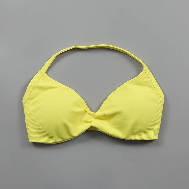 Sujetador deportivo tipo halter con tirantes y escote en V para mujer, soporte bajo, fruncido, espalda abierta sexy, top corto de gimnasio, copas acolchadas, sin costuras, para entrenamiento o yoga