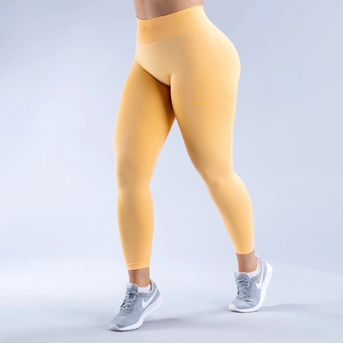 Seamless Yoga & Gym Butt-Lifting High-Waisted Sports Bra Leggings Shorts for Running Workouts Stretch Fitness Outfit