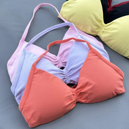 Sujetador deportivo tipo halter con tirantes y escote en V para mujer, soporte bajo, fruncido, espalda abierta sexy, top corto de gimnasio, copas acolchadas, sin costuras, para entrenamiento o yoga