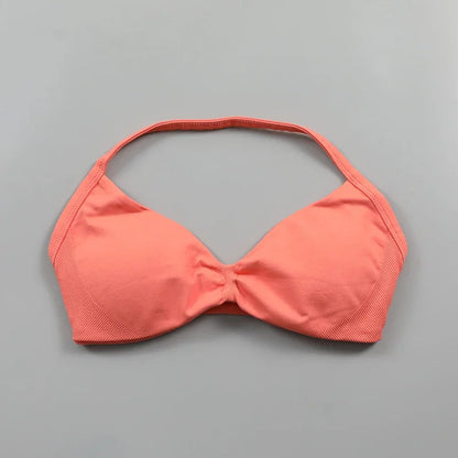 Sujetador deportivo tipo halter con tirantes y escote en V para mujer, soporte bajo, fruncido, espalda abierta sexy, top corto de gimnasio, copas acolchadas, sin costuras, para entrenamiento o yoga