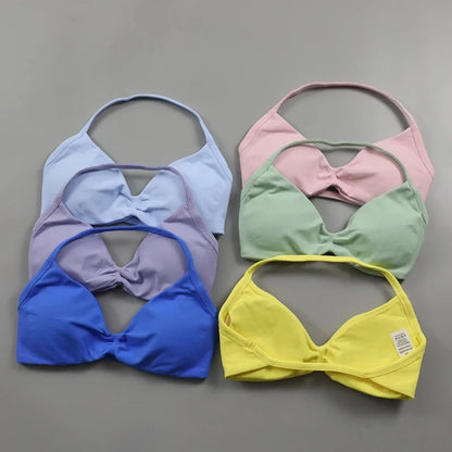 Sujetador deportivo tipo halter con tirantes y escote en V para mujer, soporte bajo, fruncido, espalda abierta sexy, top corto de gimnasio, copas acolchadas, sin costuras, para entrenamiento o yoga
